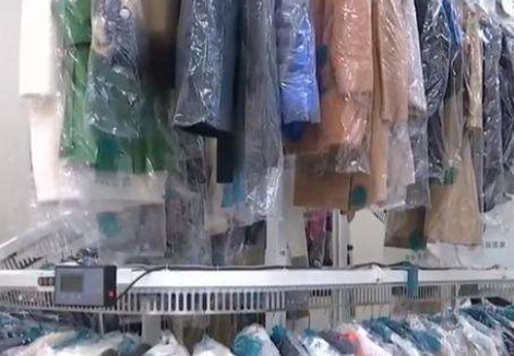 干洗店补衣服