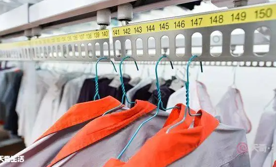 干洗店给裤子上色吗