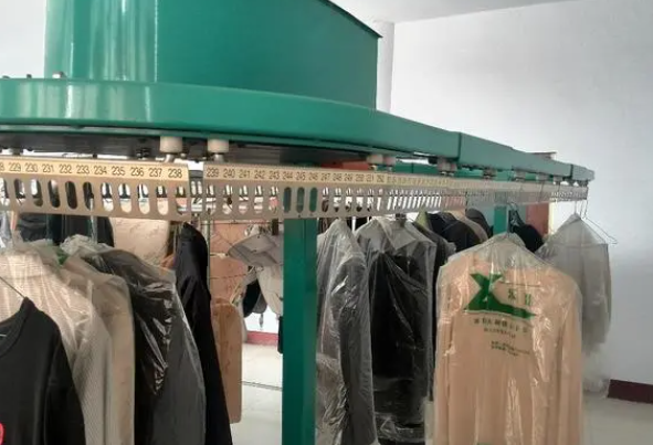 干洗店挂衣服设备