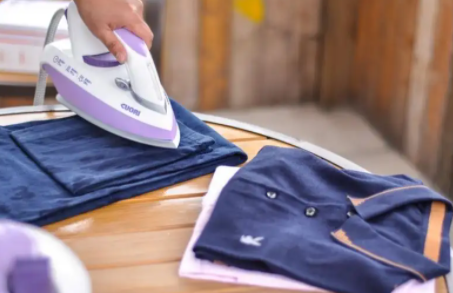 干洗店烫衣服的方法