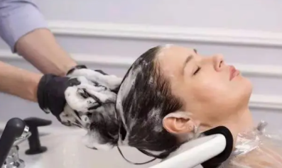 干洗店洗头皮的方法